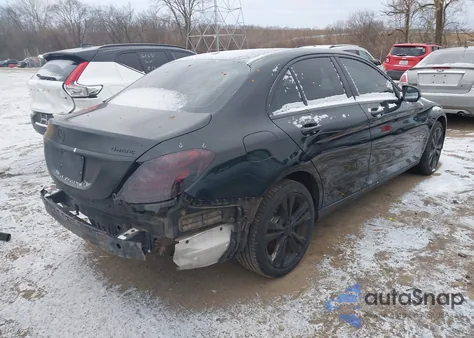 2018 Mercedes-Benz C 300 4Matic из США, поврежденный, VIN 55SWF4KB5JU254240